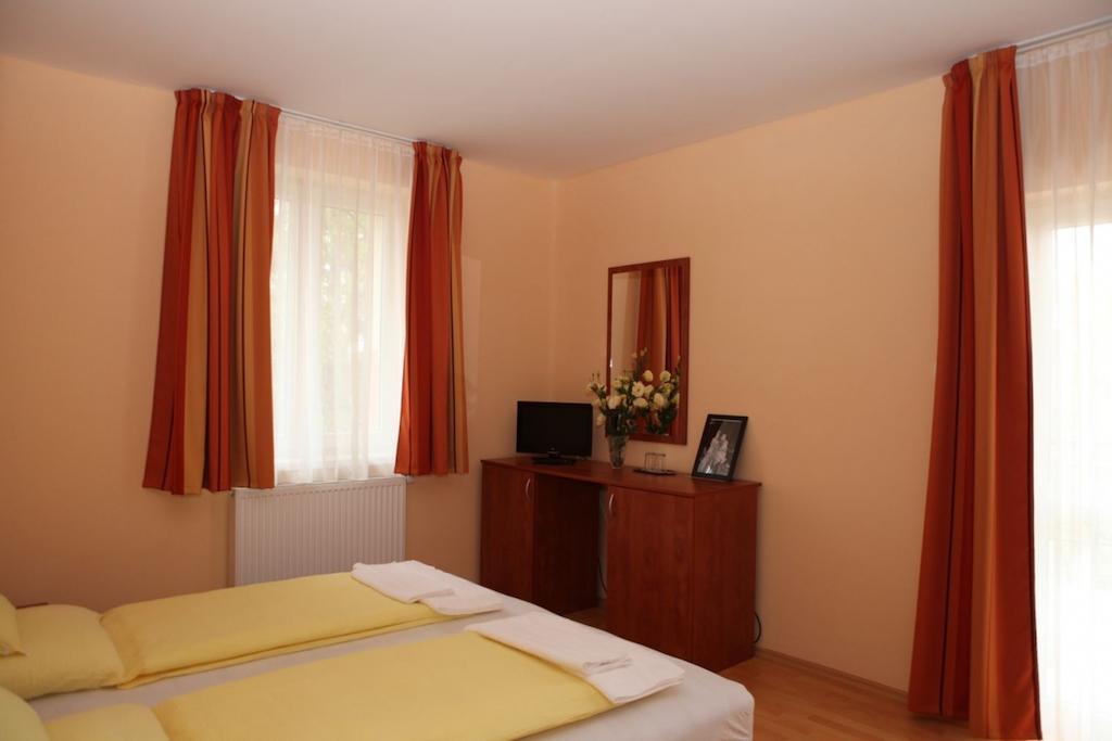 Stan Es Panzio Bed & Breakfast บาลาโตนัลมาดี ห้อง รูปภาพ