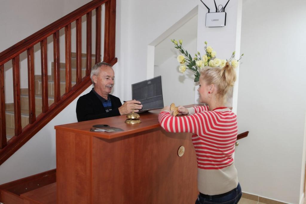 Stan Es Panzio Bed & Breakfast บาลาโตนัลมาดี ภายนอก รูปภาพ