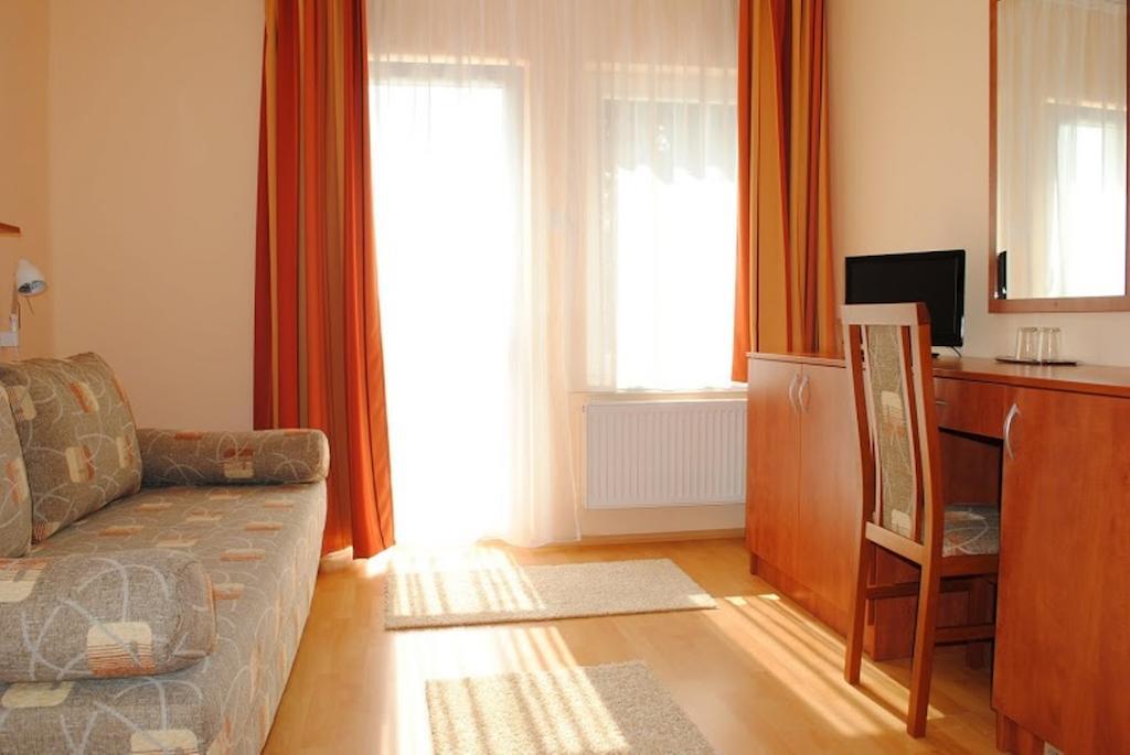Stan Es Panzio Bed & Breakfast บาลาโตนัลมาดี ห้อง รูปภาพ