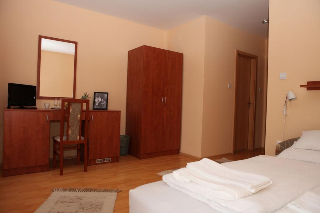 Stan Es Panzio Bed & Breakfast บาลาโตนัลมาดี ภายนอก รูปภาพ
