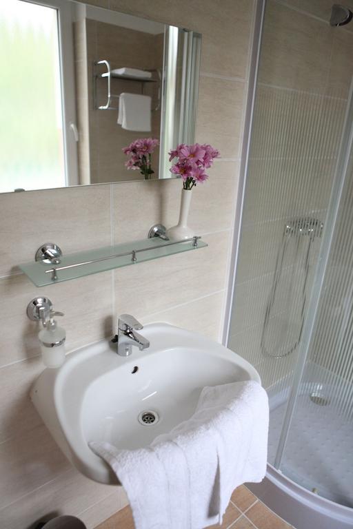 Stan Es Panzio Bed & Breakfast บาลาโตนัลมาดี ห้อง รูปภาพ